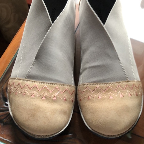 Sundance Blooms Women’s size 38 US size 7 Tan slip on Loafers - Picture 2 of 12